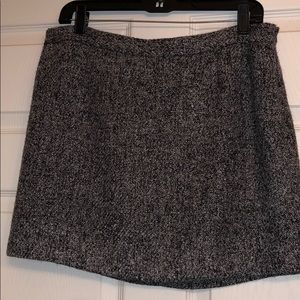 Grey polyester/wool skirt, inner lining